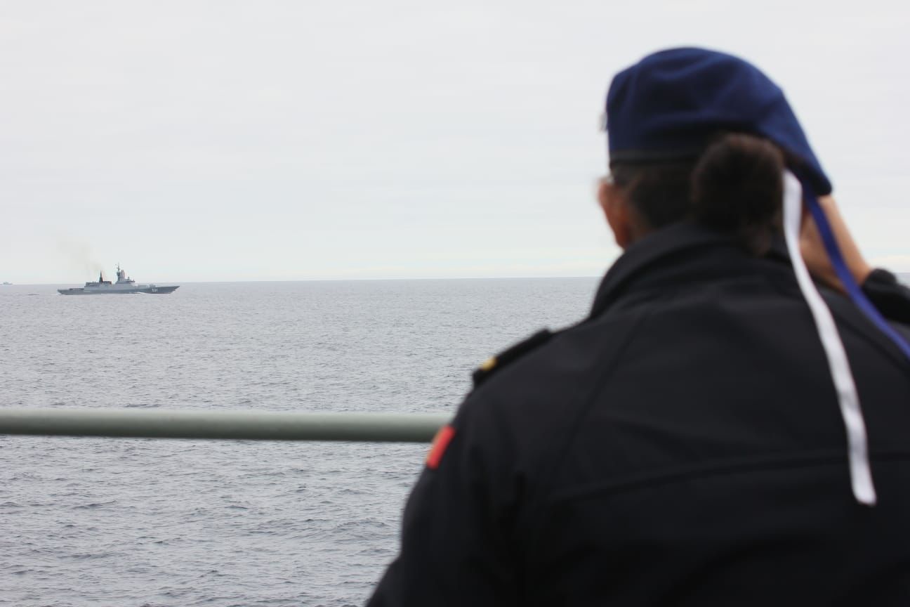 Marinha acompanha passagem de navios russos ao largo da costa nacional