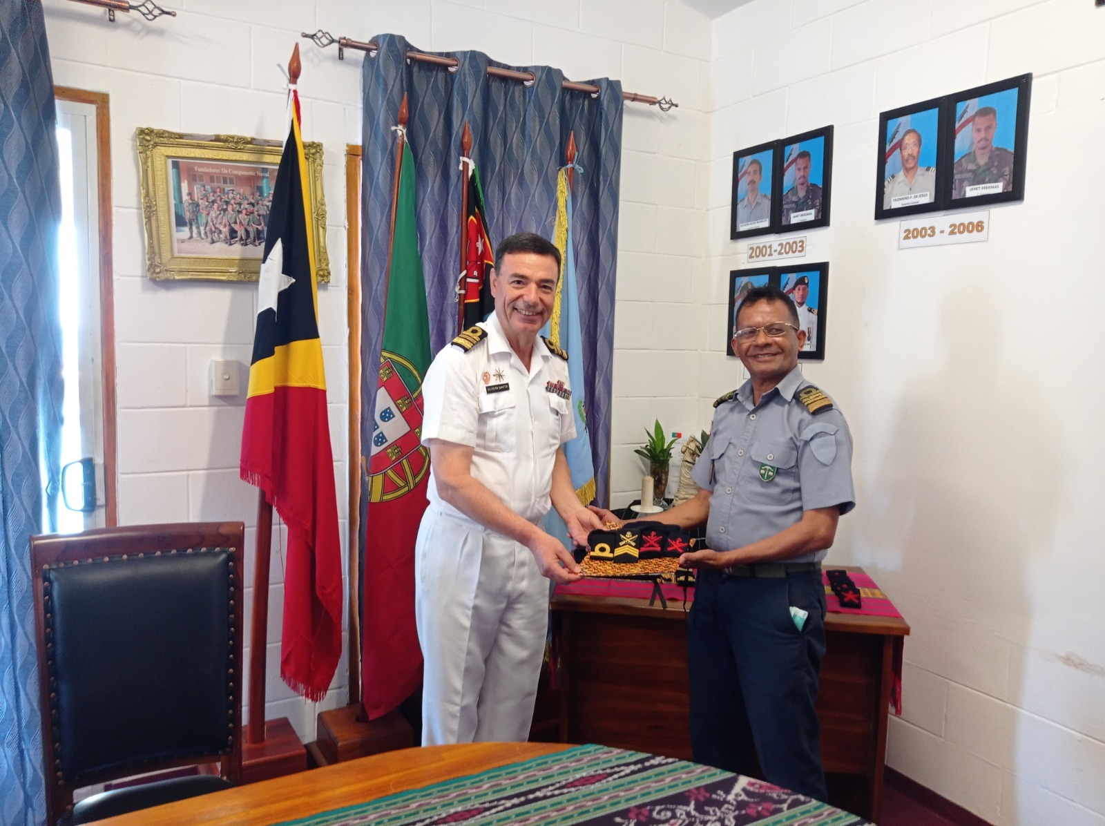 Marinha Portuguesa oferece material de fardamento a Fuzileiros de Timor-Leste