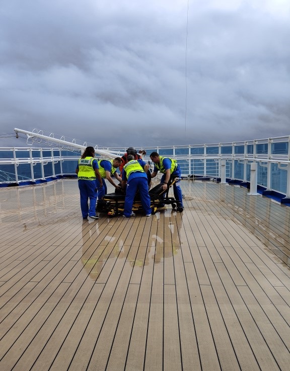 Resgate médico pela Marinha em Lisboa 