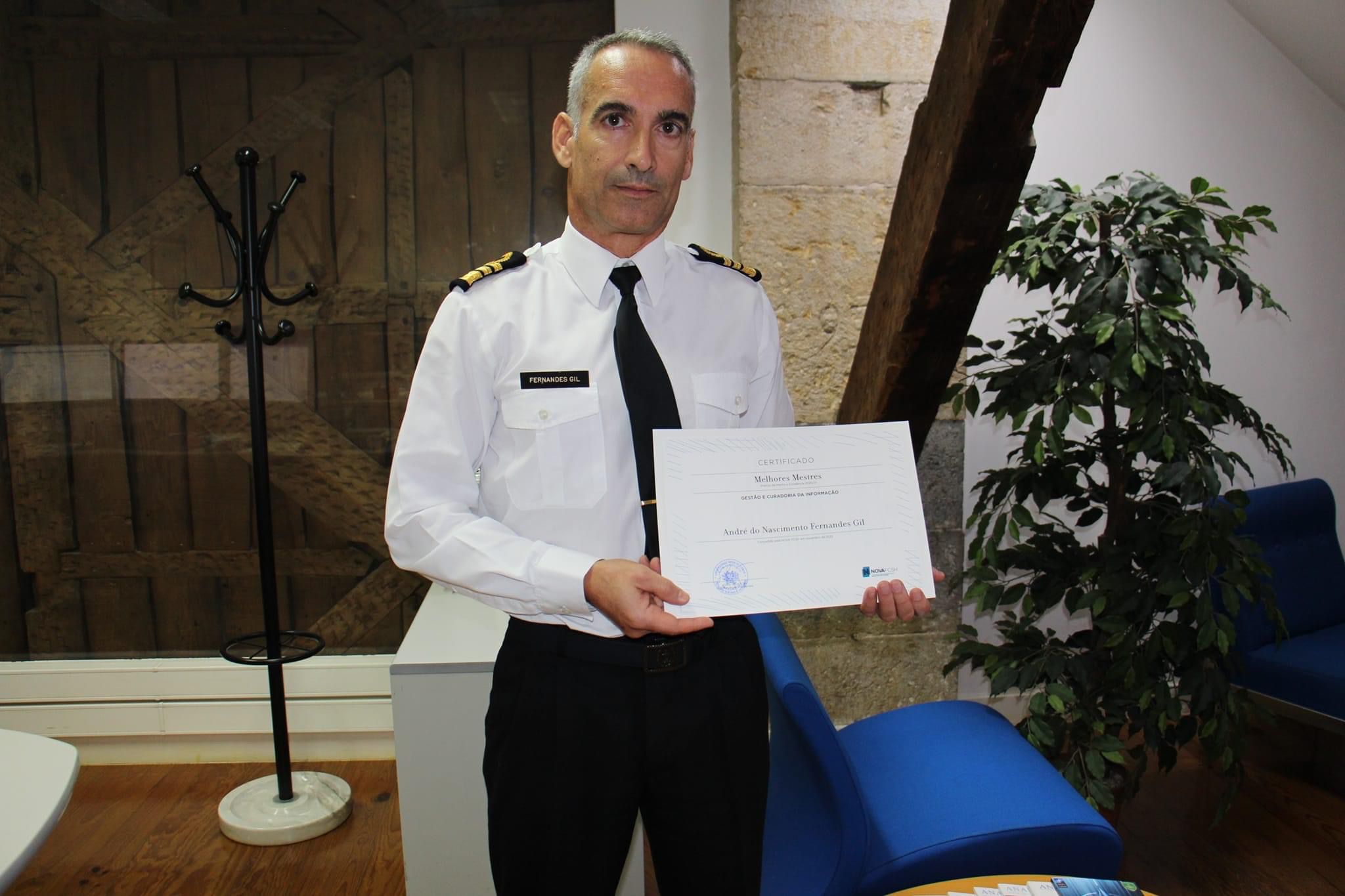 Oficial da Marinha conquista prémio de mérito e excelência