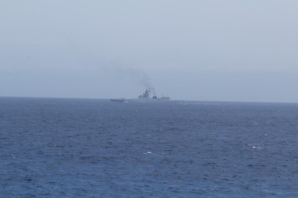 Fragata da Marinha acompanhou dois navios russos