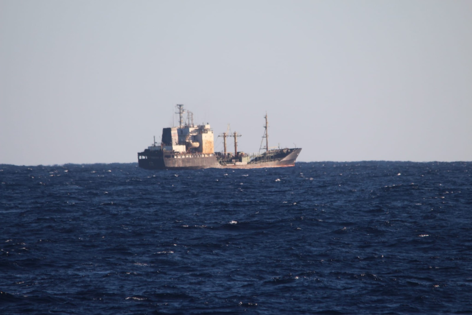 Navios da Marinha acompanham navios russos