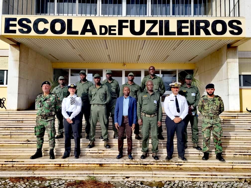 Marinha da Guiné-Bissau visita formandos Fuzileiros e SWAIMS na Escola de Fuzileiros