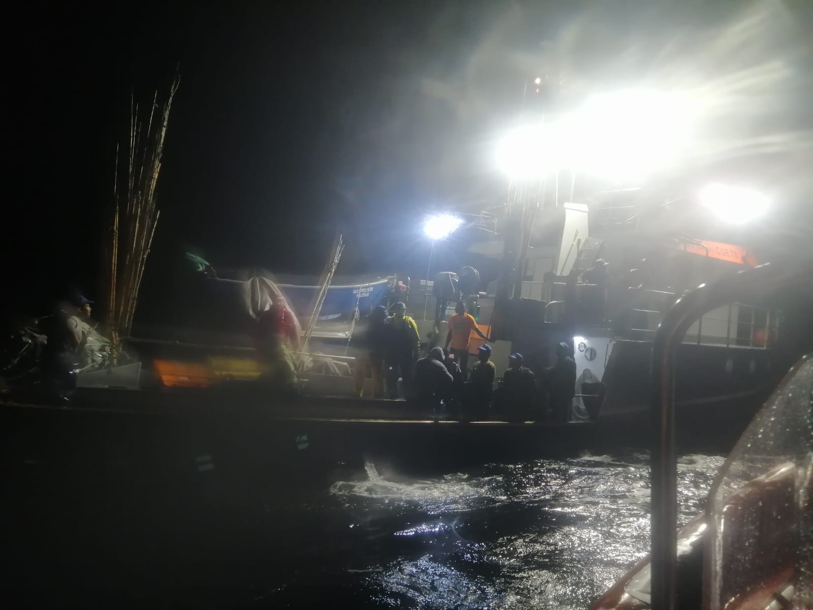 Marinha coordena resgate médico de homem a bordo de uma embarcação de pesca na Madeira