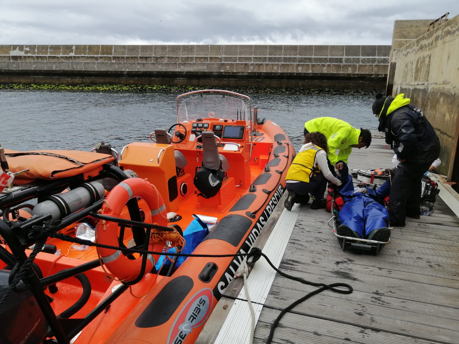 Marinha coordena resgate médico de homem a bordo de uma embarcação de pesca na Madeira