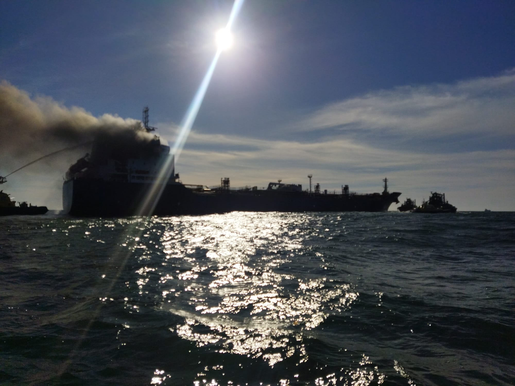 Incêndio em navio-tanque ao largo da Foz do Douro 
