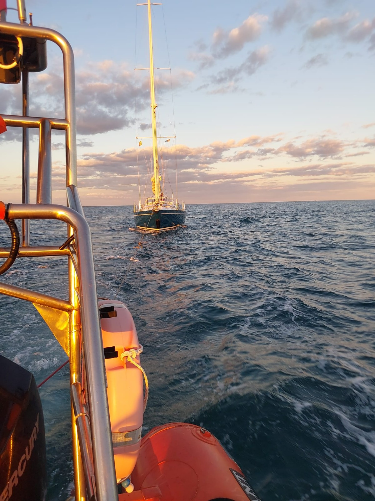 Apoio a veleiro junto à ilha da Culatra 