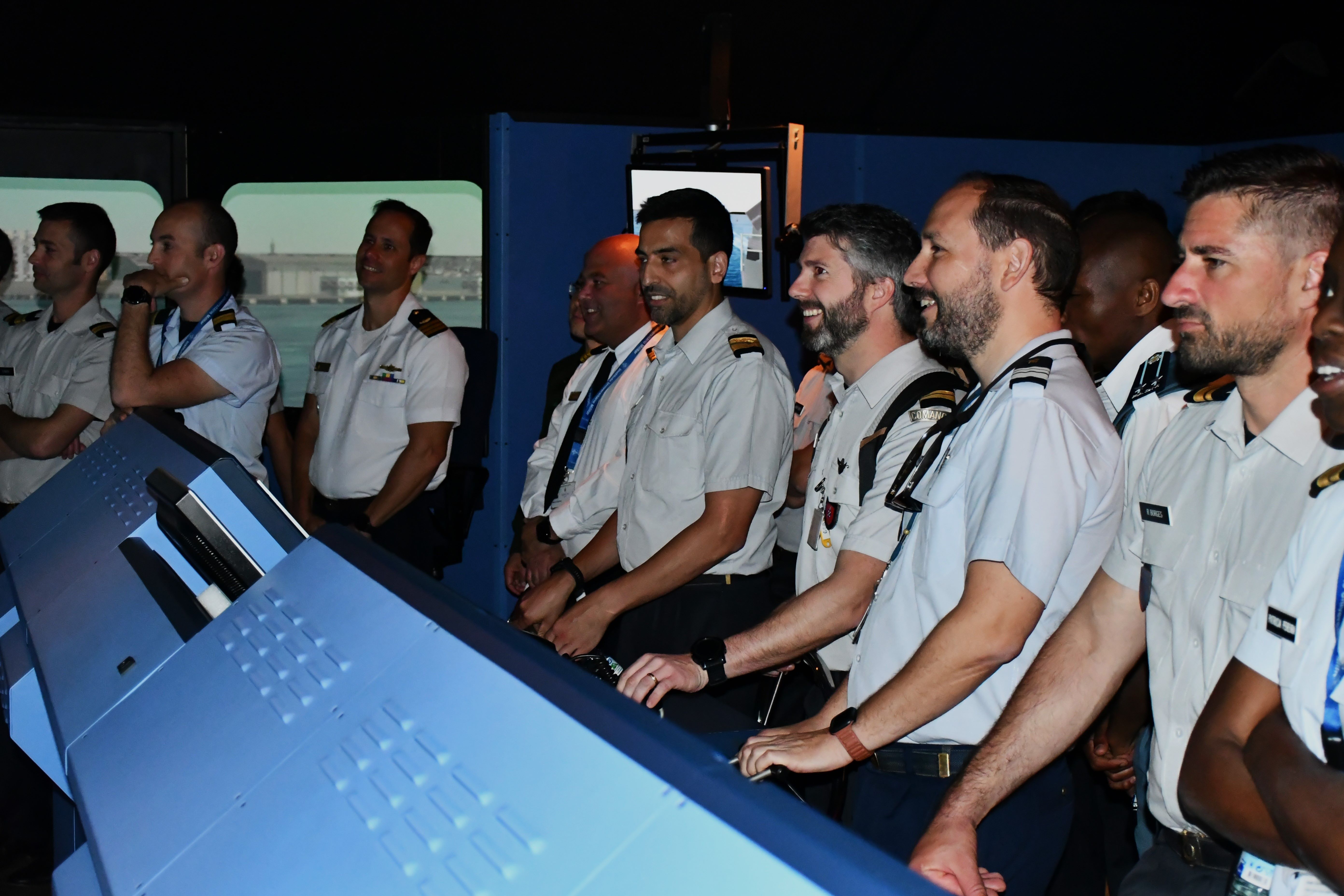Curso de Estado-Maior Conjunto visita a Marinha