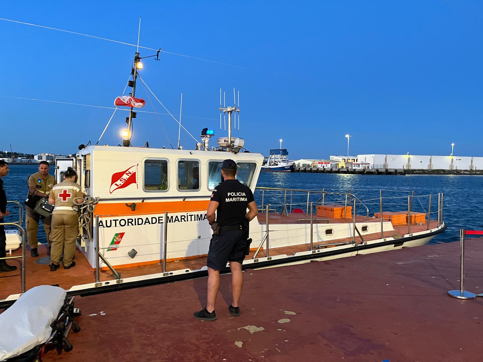 marinha coordena resgate ao largo da figueira da foz