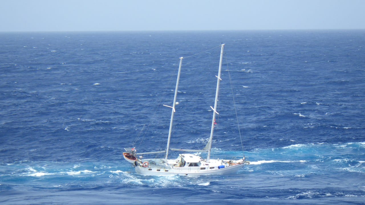 Marinha coordena resgate de veleiro ao largo dos Açores