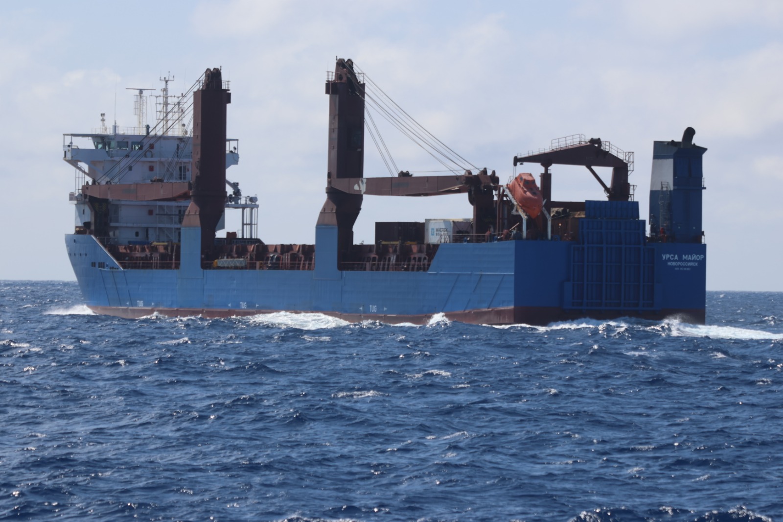 Marinha acompanha navio russo