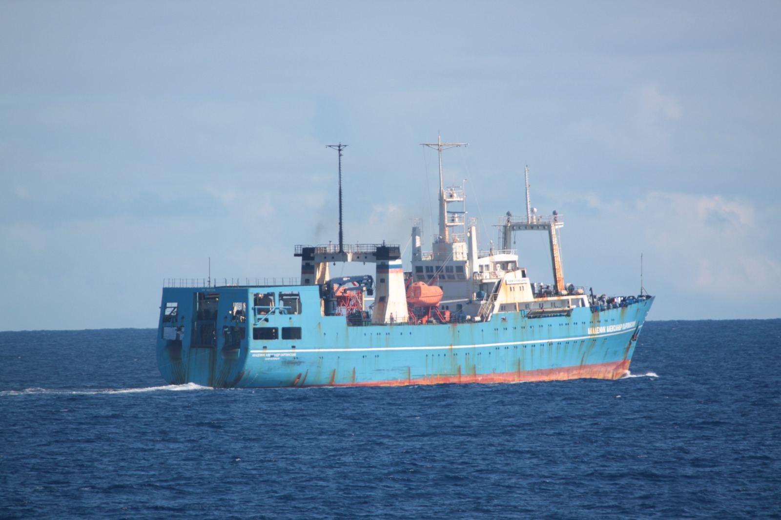 Marinha acompanha durante 100 horas um navio russo