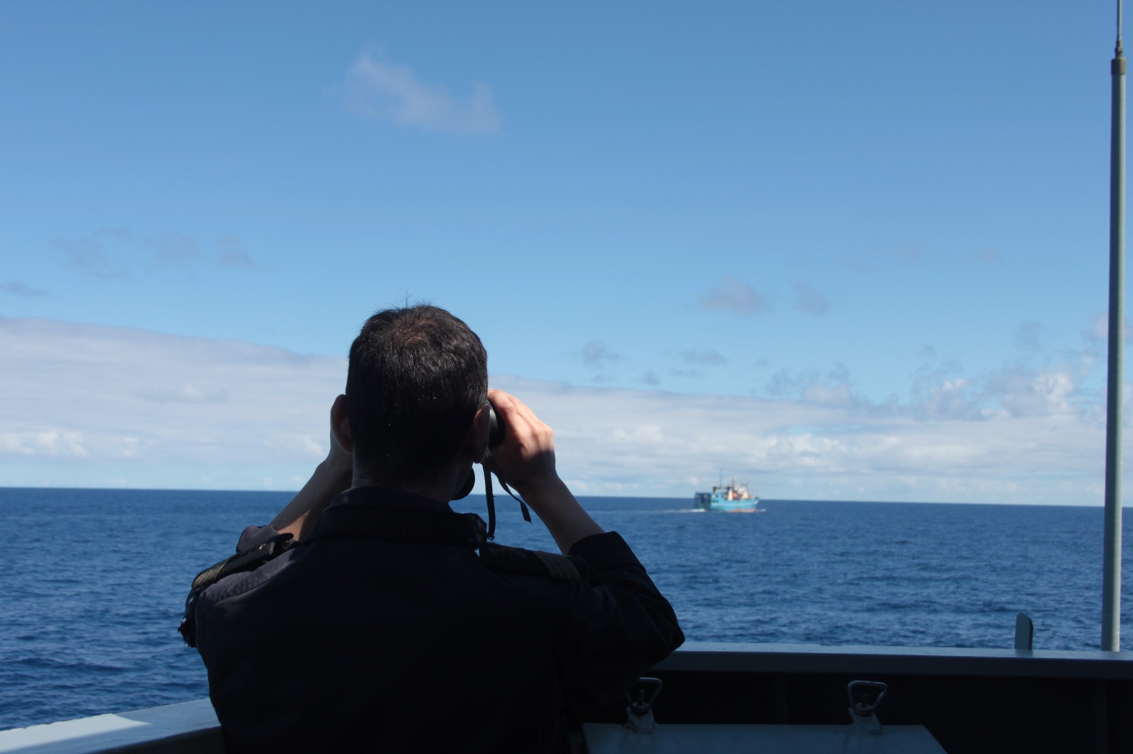 Marinha acompanha durante 100 horas um navio russo