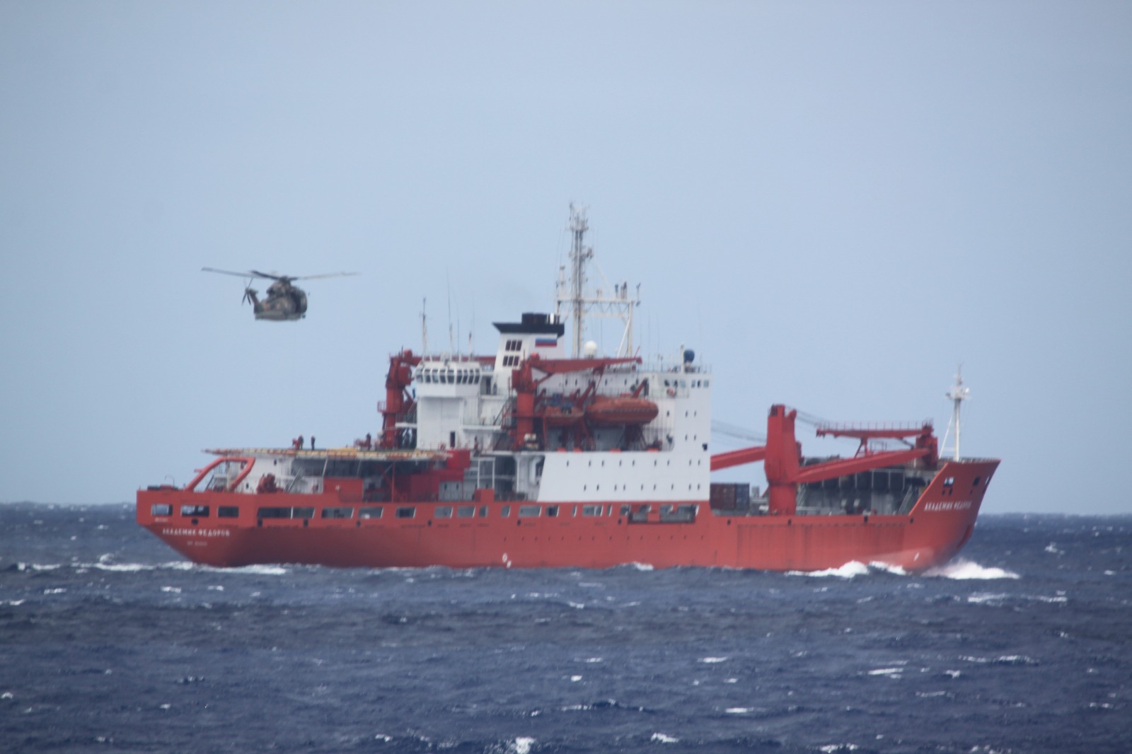Marinha coordena resgate de indivíduo a bordo do navio russo em trânsito por Portugal