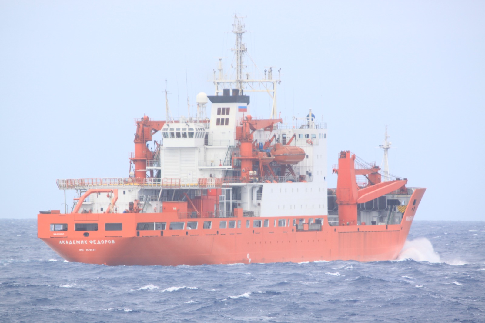 Marinha coordena resgate de indivíduo a bordo do navio russo em trânsito por Portugal