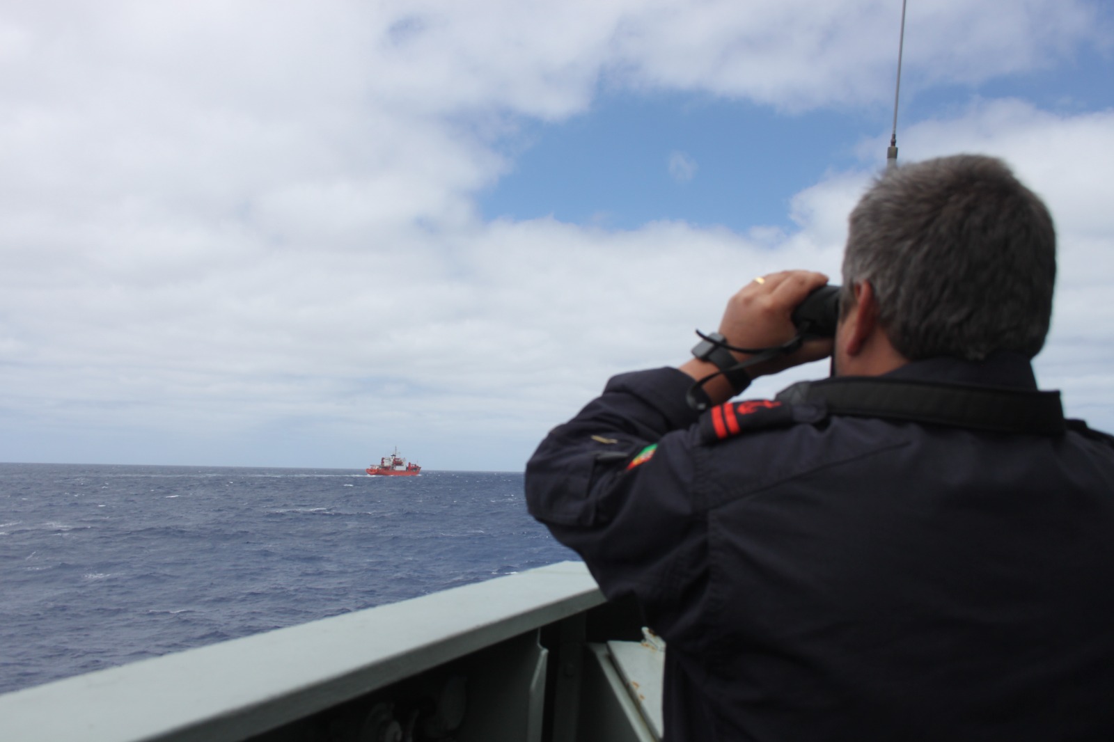 Marinha coordena resgate de indivíduo a bordo do navio russo em trânsito por Portugal