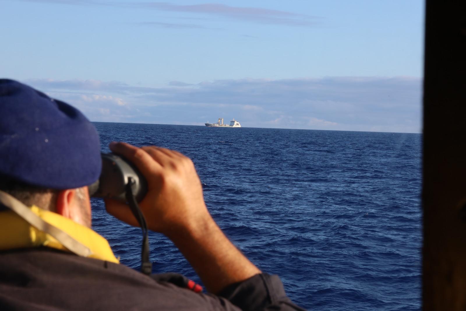 Marinha acompanha navios da Federação Russa