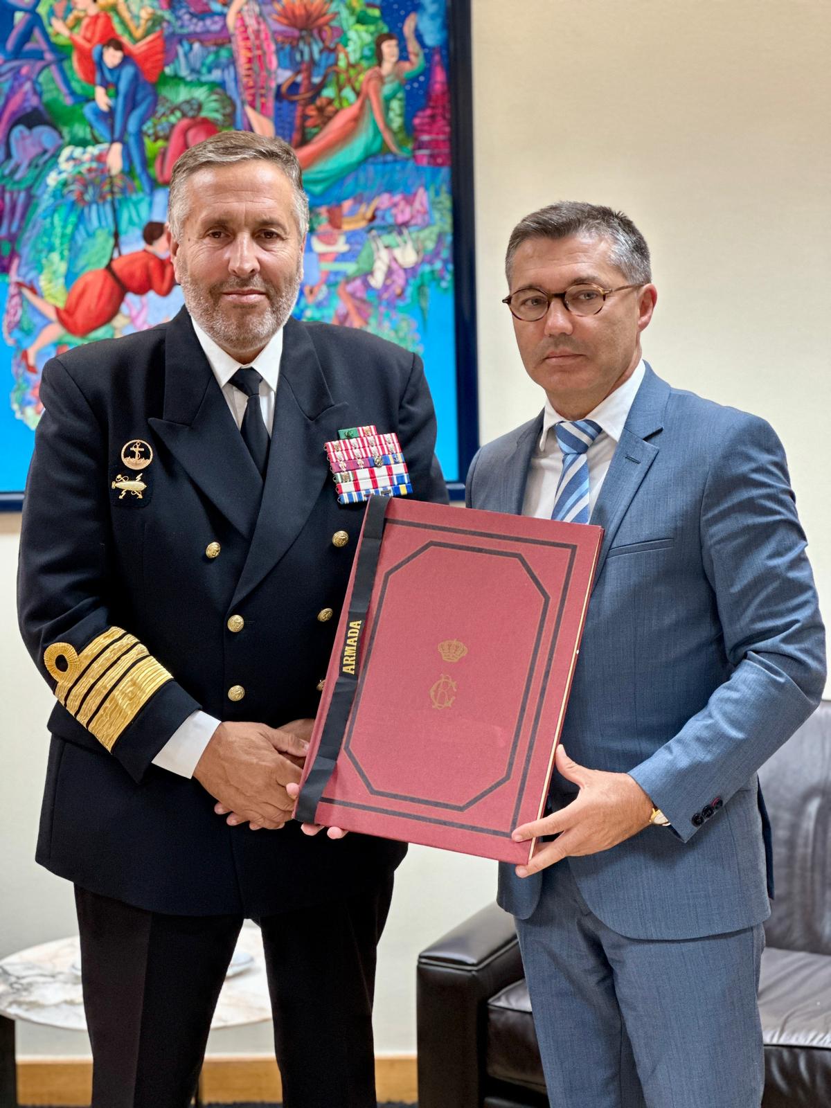 Marinha e Governo Regional dos Açores assinam protocolo de cooperação para operação e manutenção do navio de investigação científica “Azores Ocean”