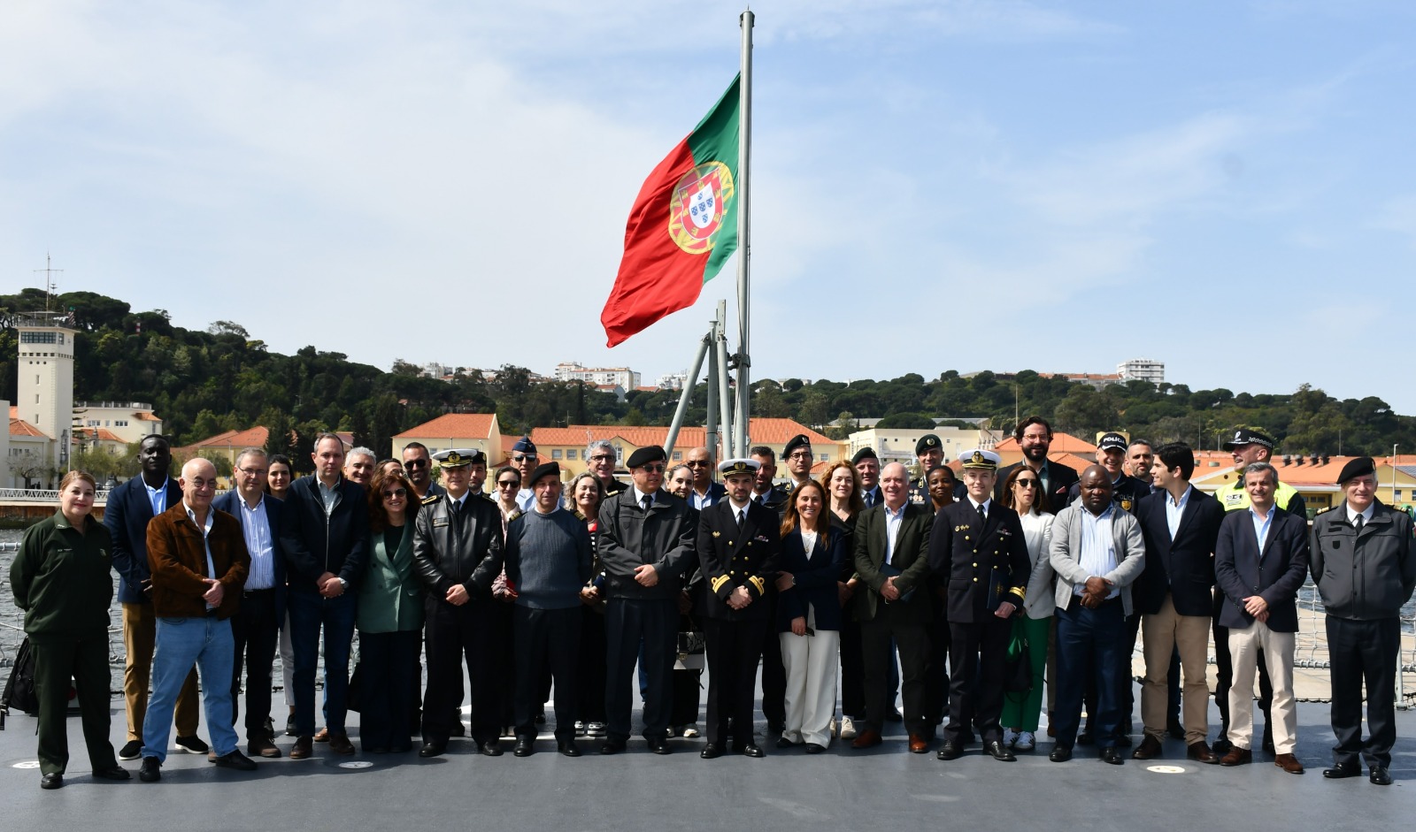 Curso de Defesa Nacional visita a Marinha