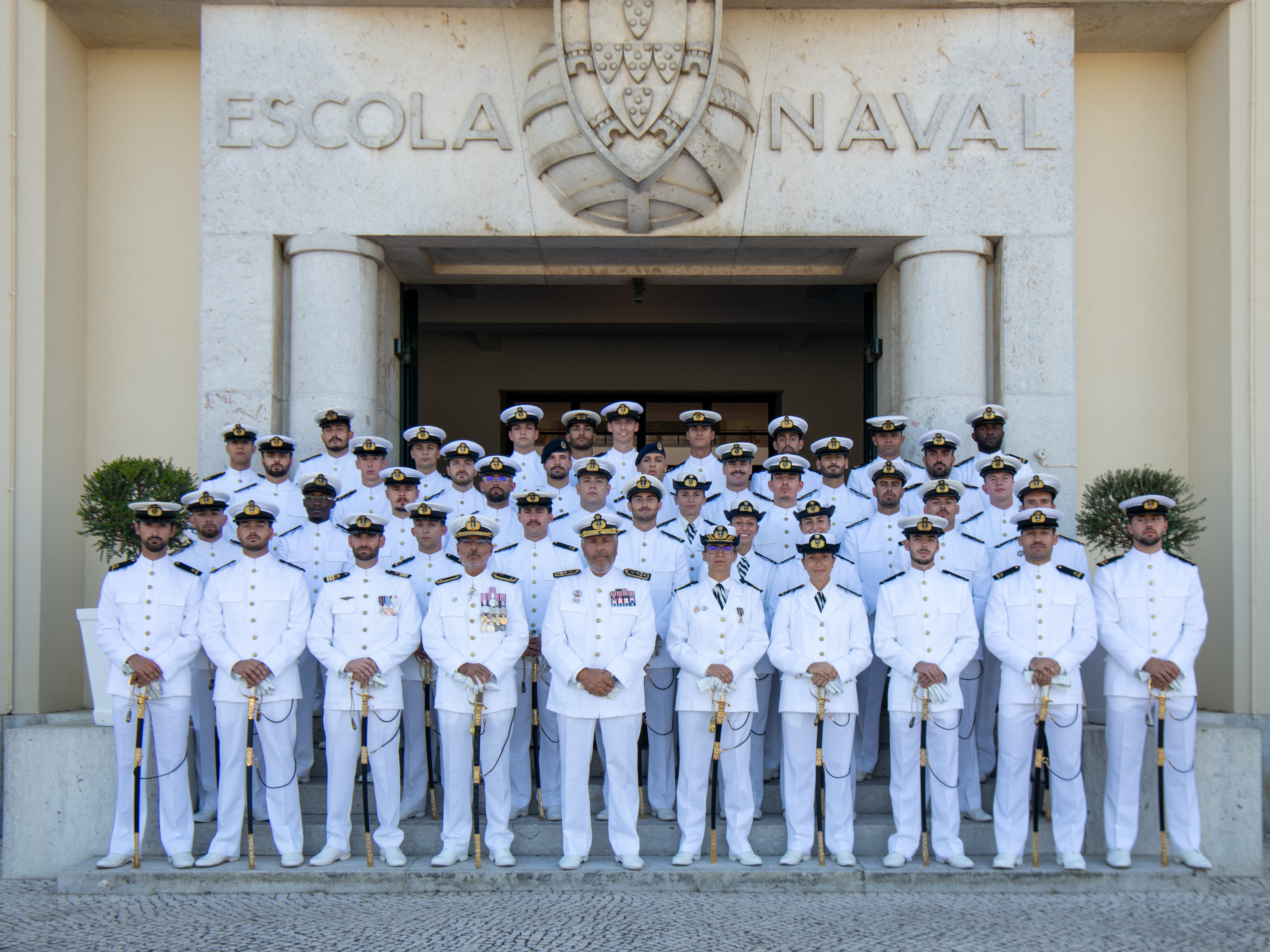 Cerimónia de Juramento de Bandeira e entrega de espadas na Escola Naval