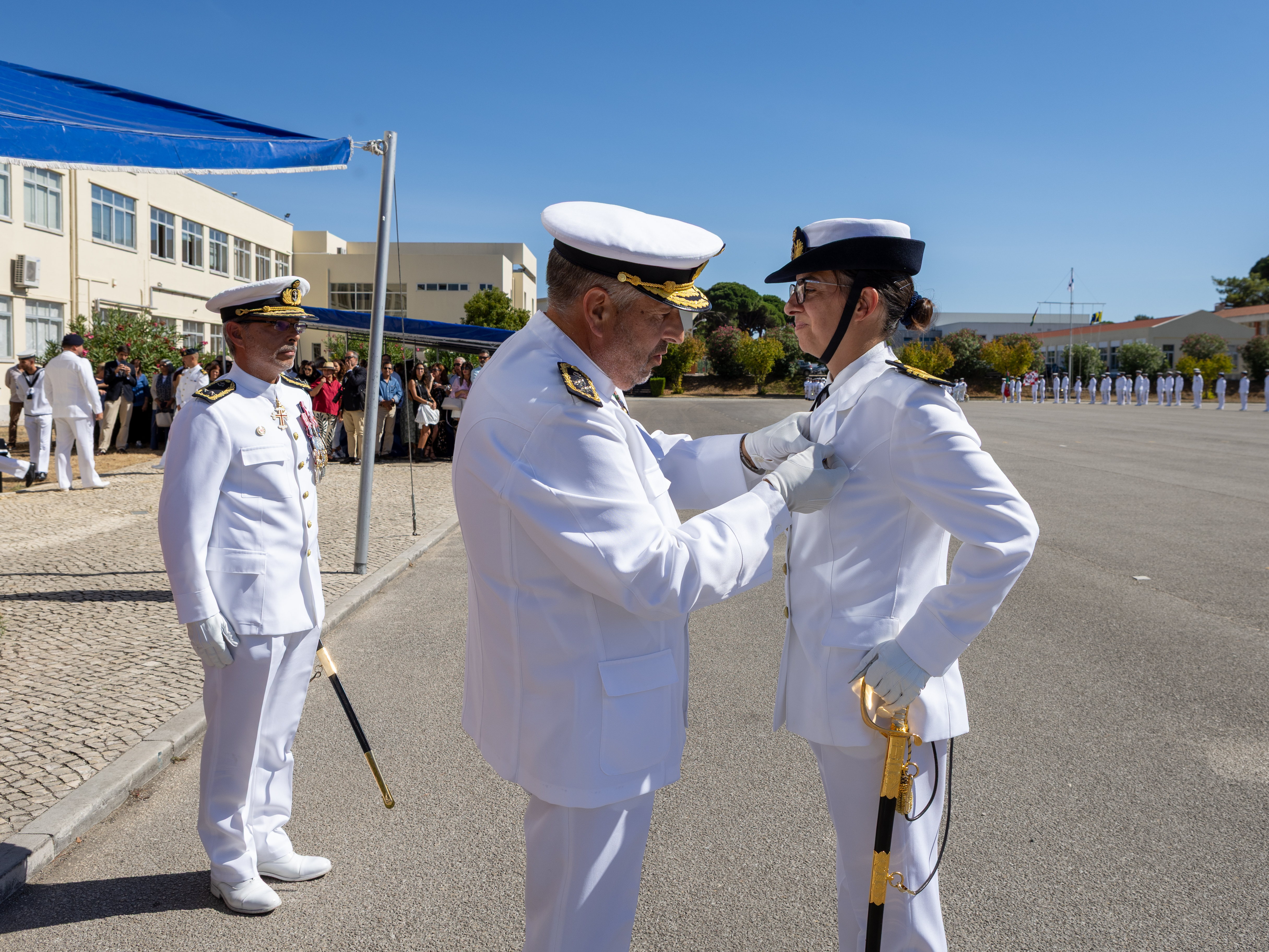 Cerimónia de Juramento de Bandeira e entrega de espadas na Escola Naval