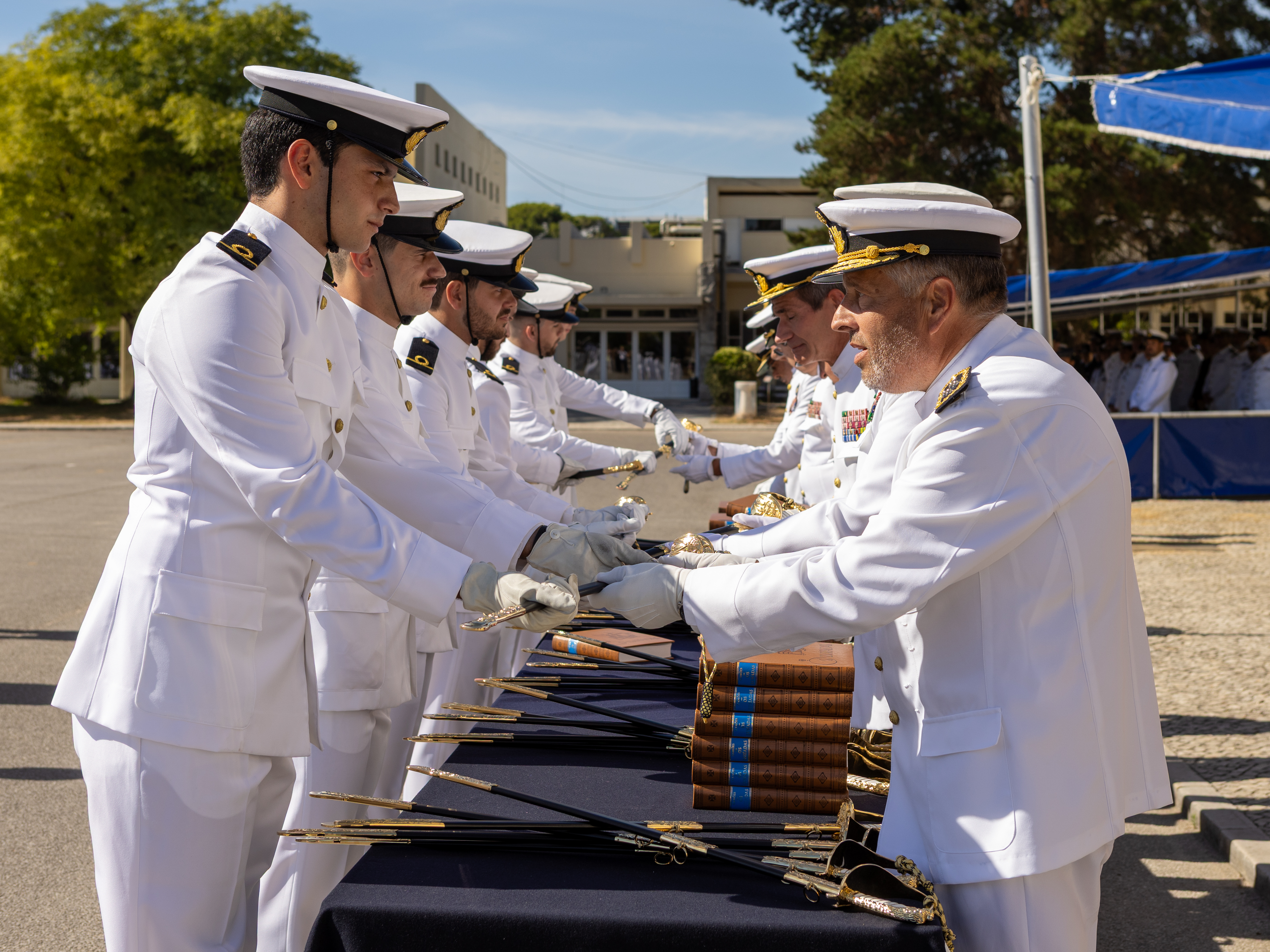 Cerimónia de Juramento de Bandeira e entrega de espadas na Escola Naval