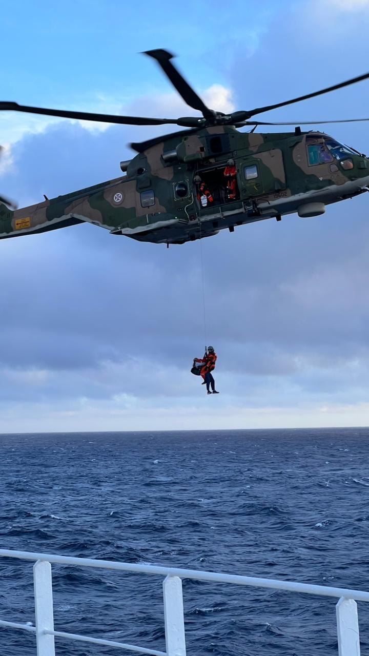 Marinha Portuguesa coordena resgate de tripulante de navio-tanque nos Açores
