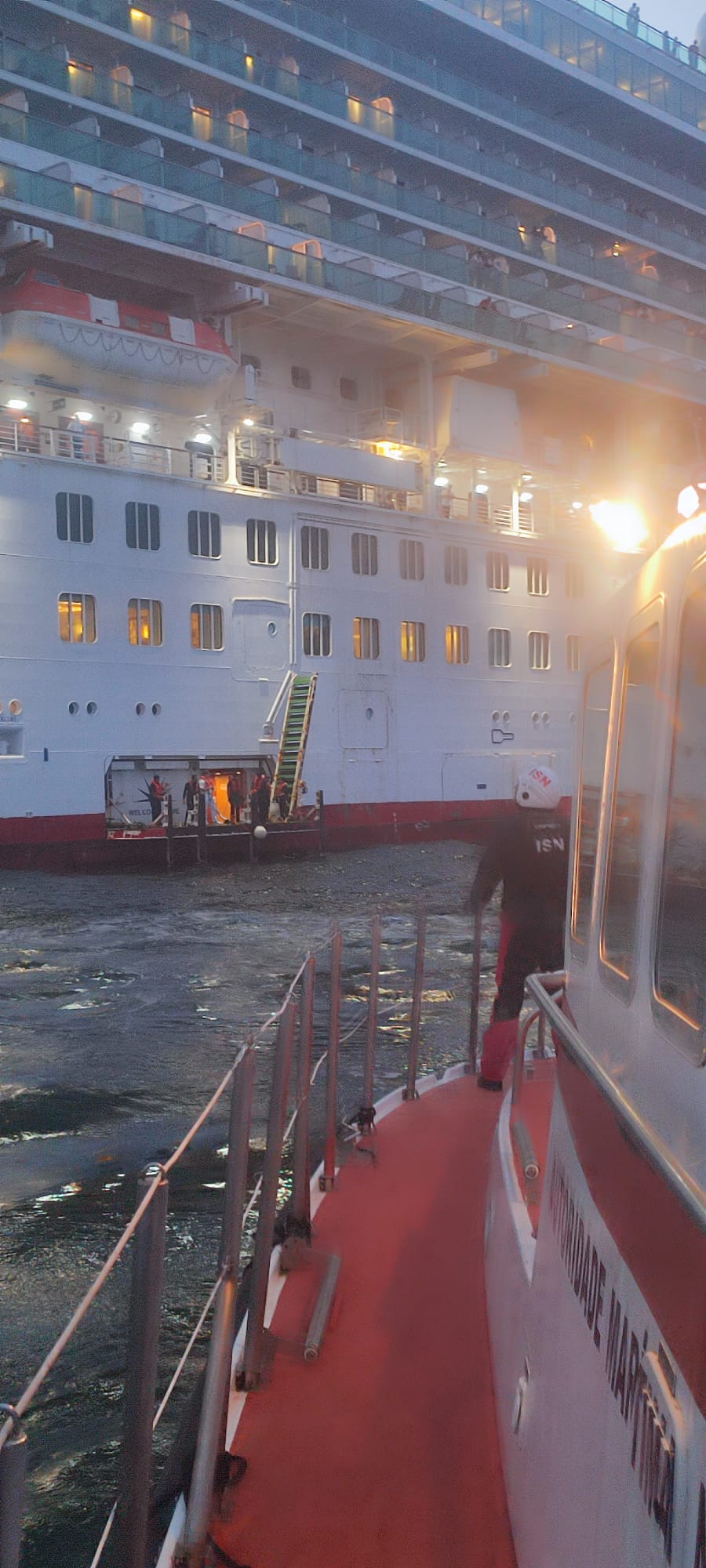 Marinha coordena resgate a bordo de navio de passageiros