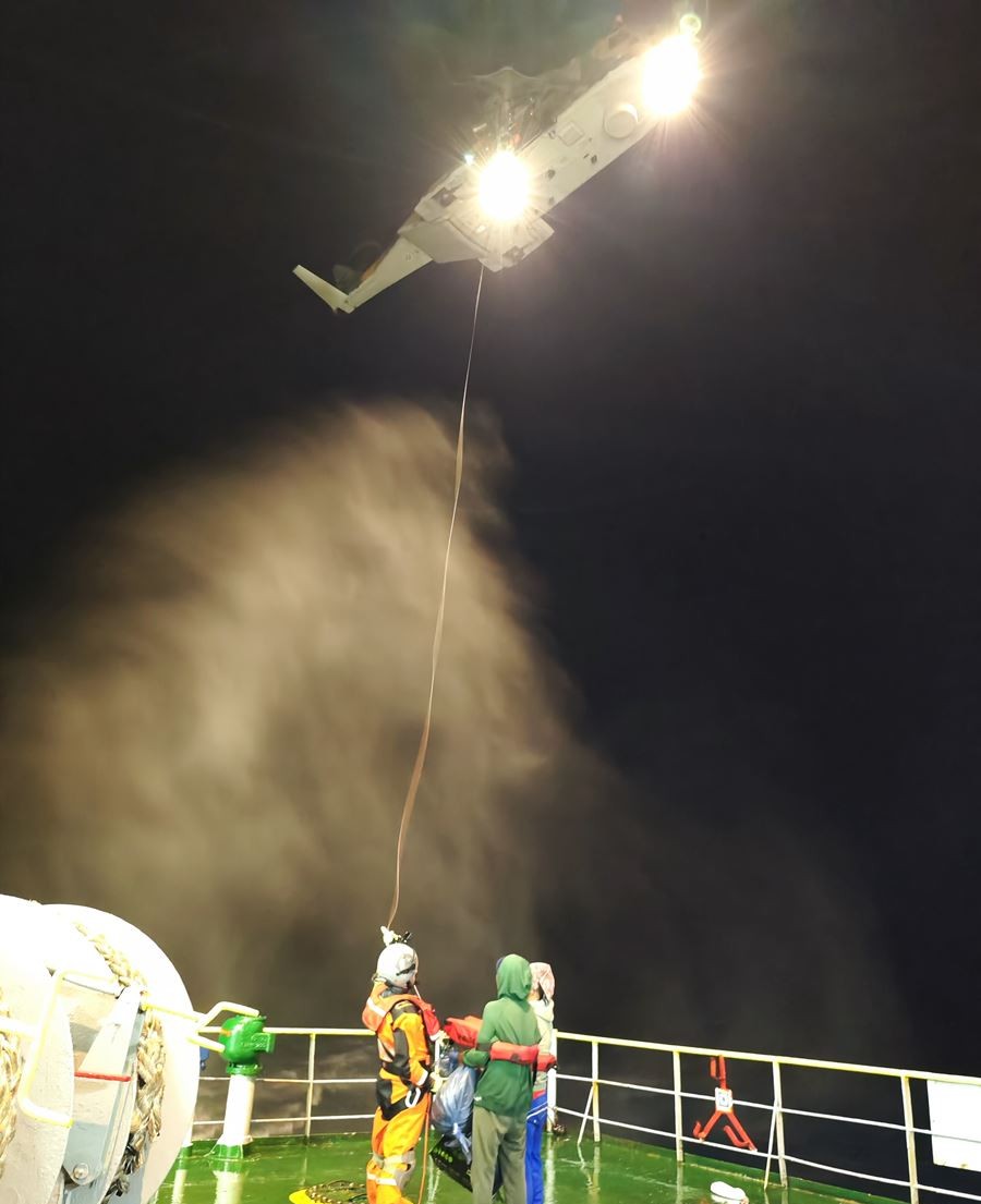 Marinha coordena resgate de 11 pessoas ao largo dos Açores