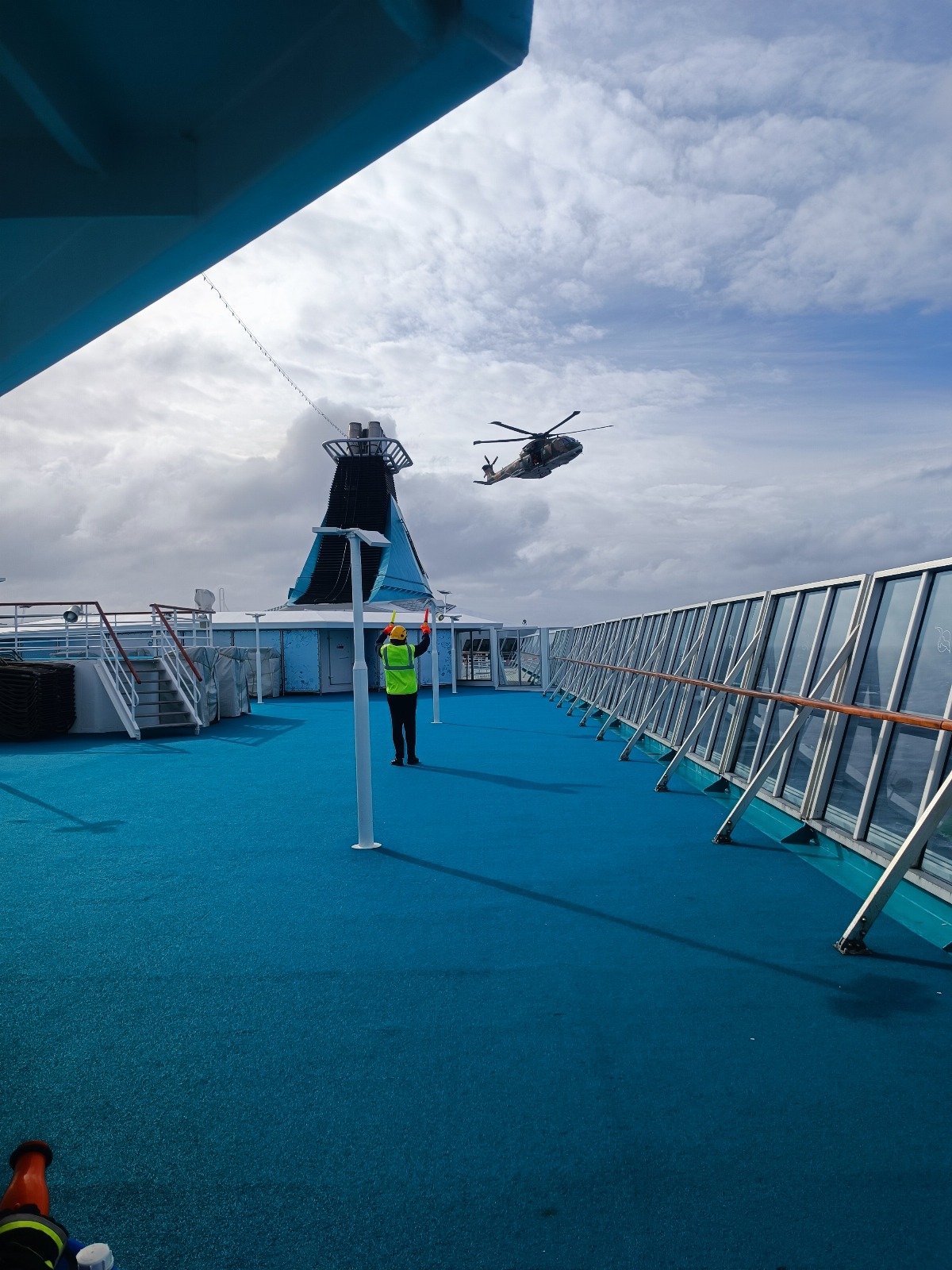 Marinha coordena resgate de passageiro de navio cruzeiro nos Açores