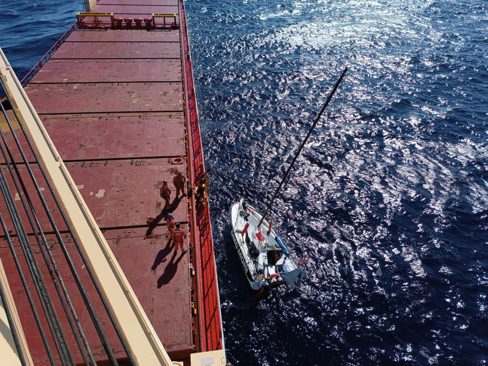 Marinha coordena resgate de tripulante de veleiro ao largo de Caminha