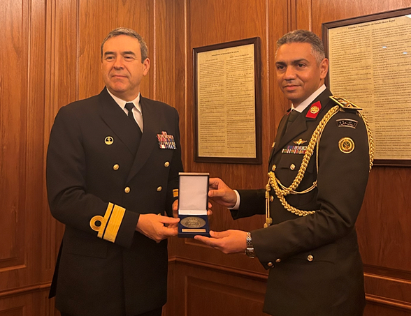 Marinha recebe Adidos de Defesa do Egito e do Japão