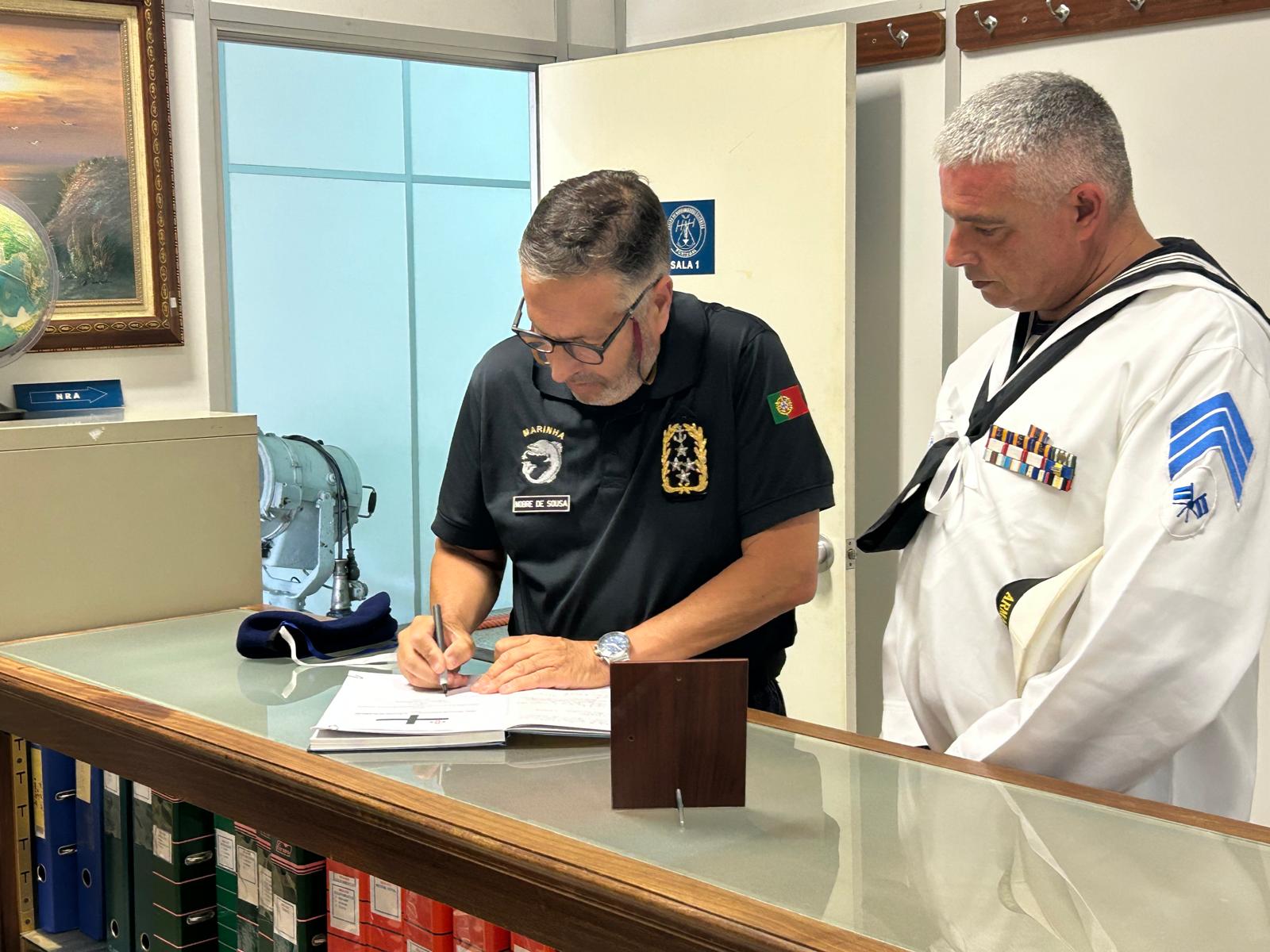 Núcleo de Radioamadores da Armada recebe visita do Chefe do Estado-Maior da Armada 