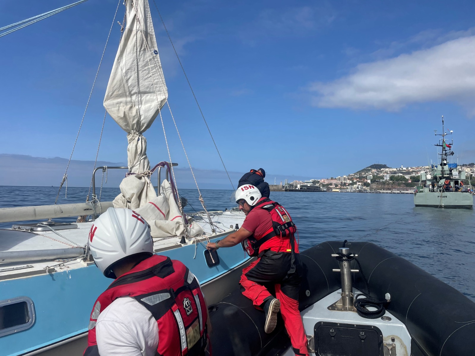 Marinha resgata náufrago Francês e o  seu cão ao Largo da Madeira
