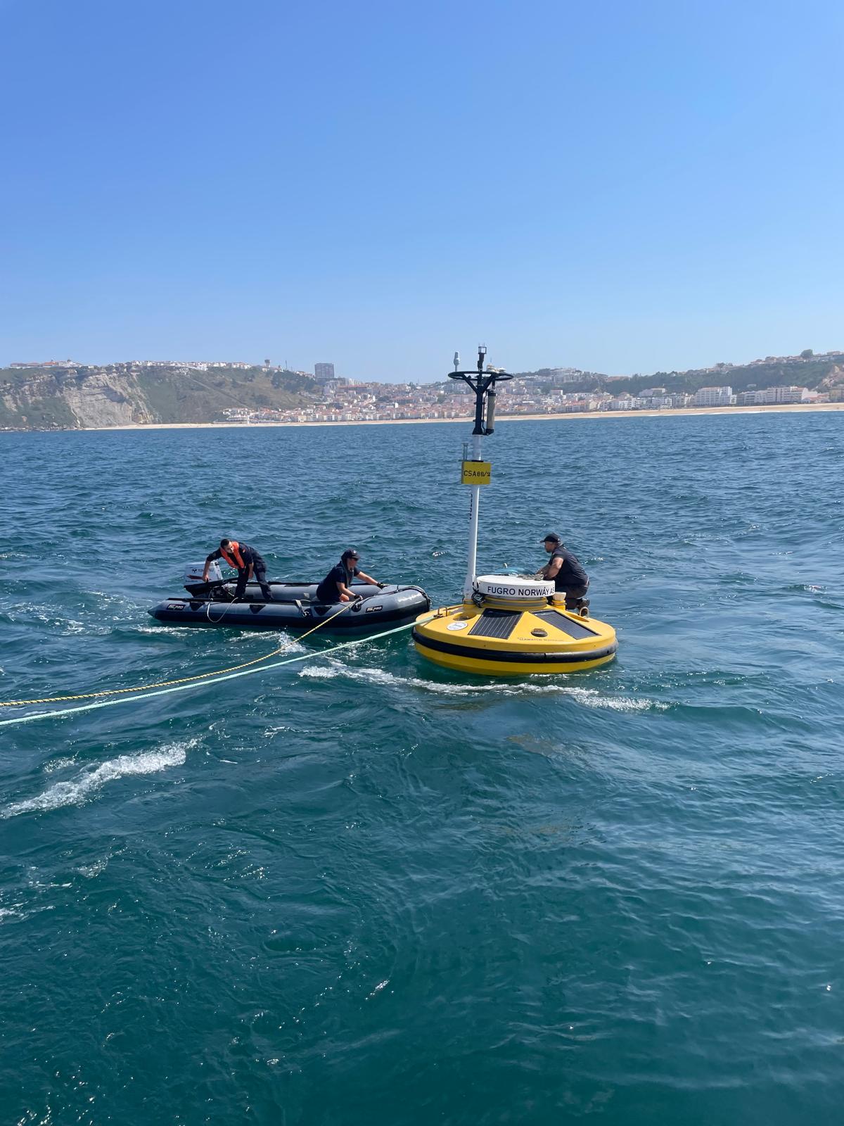 Marinha realiza manutenção de boia multiparamétrica na Nazaré