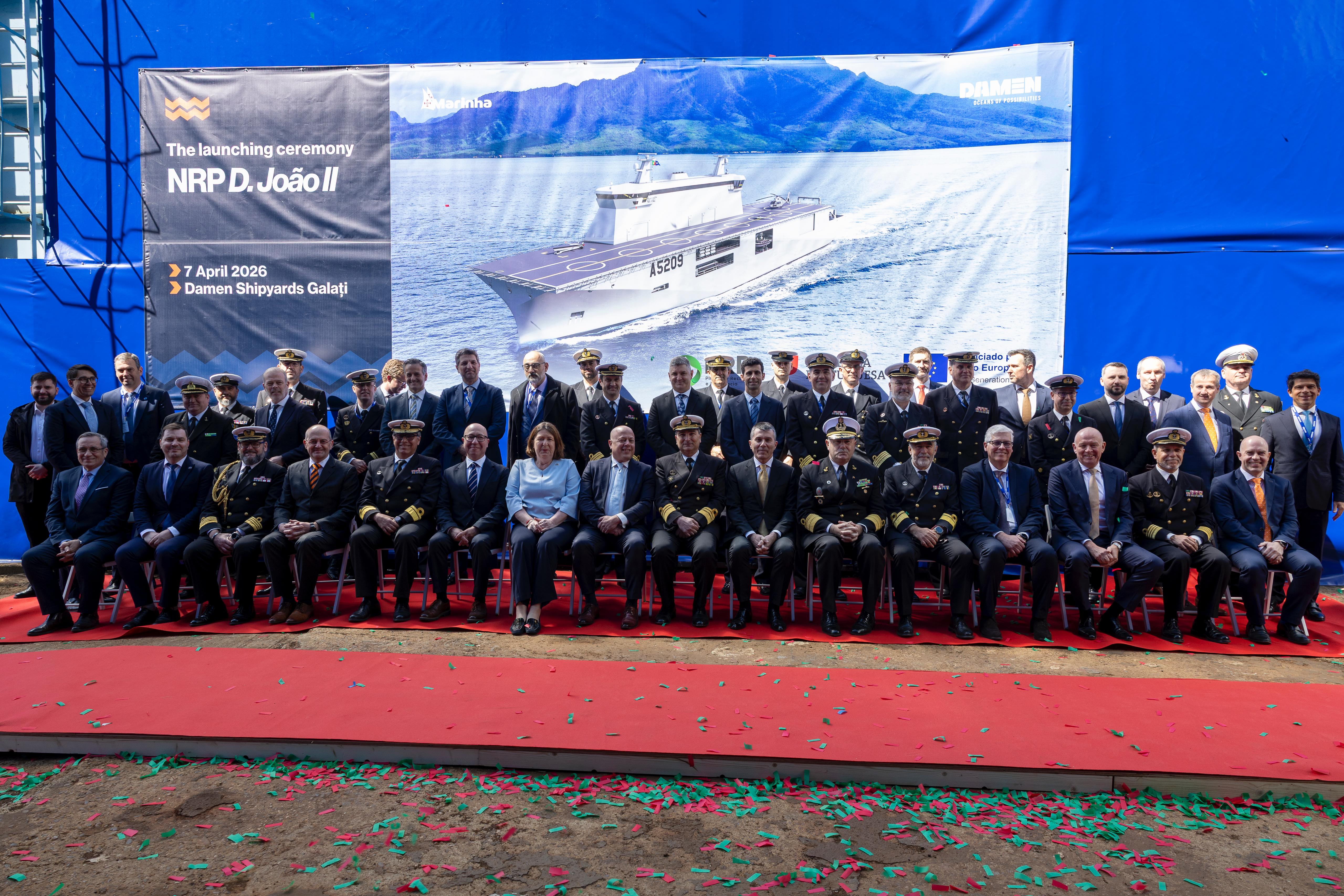 Cerimónia de flutuação do futuro NRP D. João II na Roménia