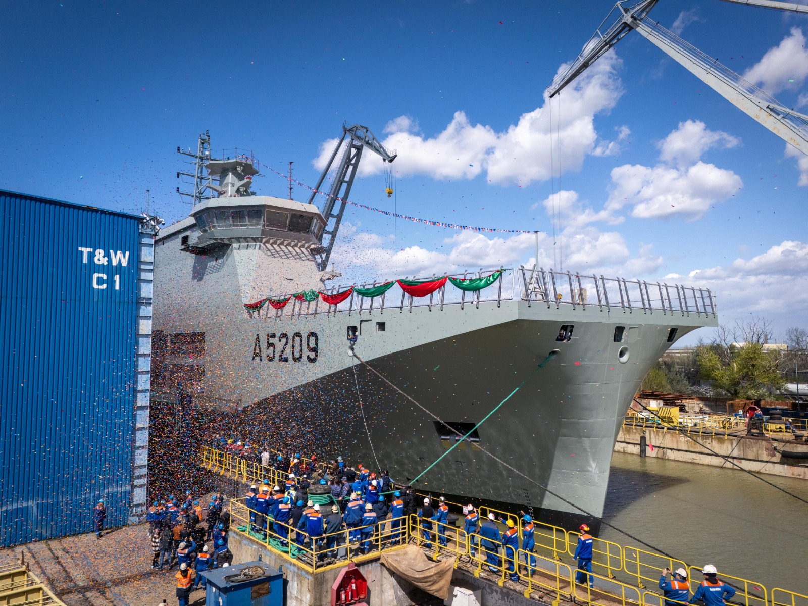 Cerimónia de flutuação do futuro NRP D. João II na Roménia