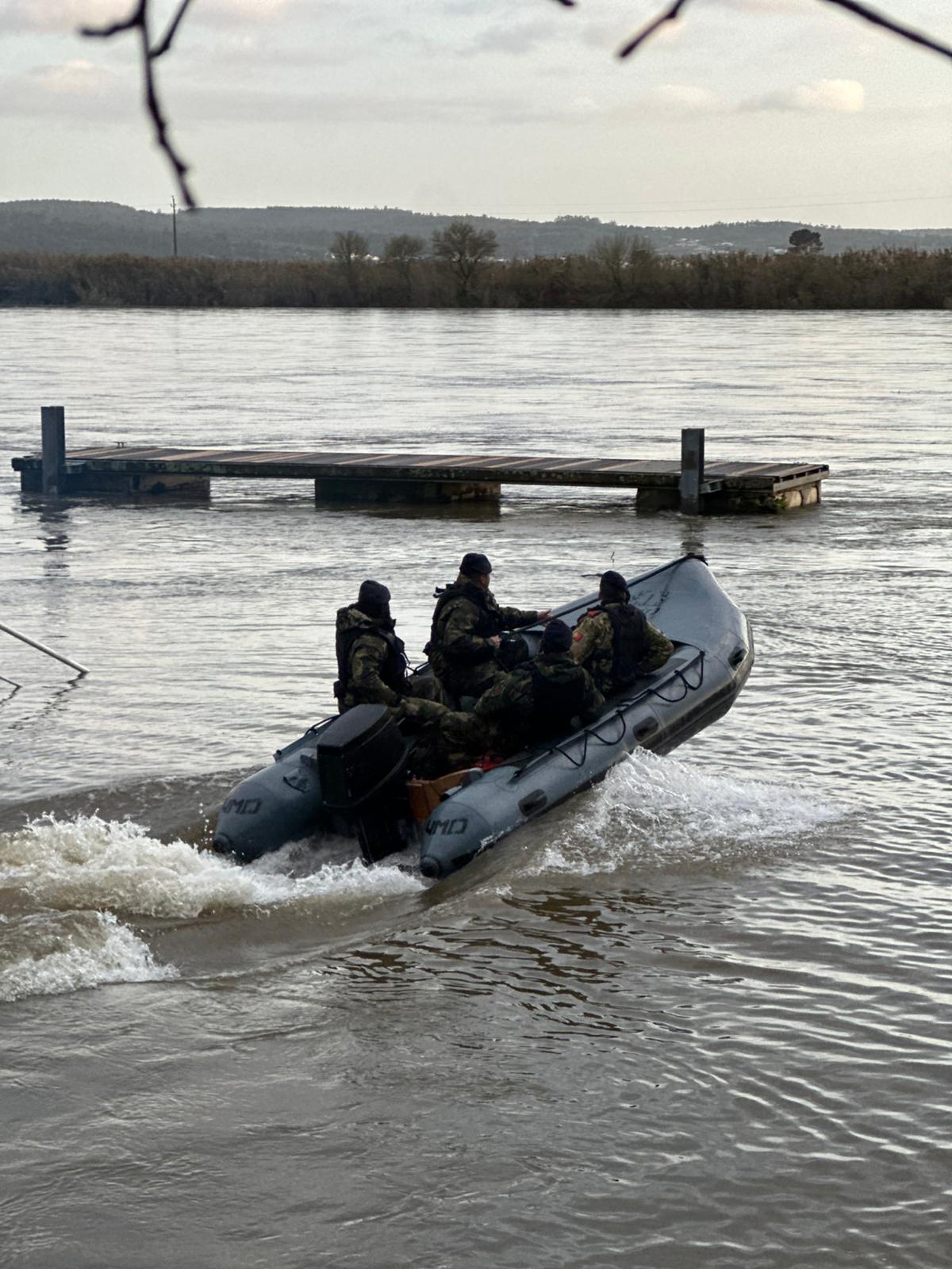 Marinha Portuguesa mantém apoio à população afetada pela depressão Kristin na Região Centro