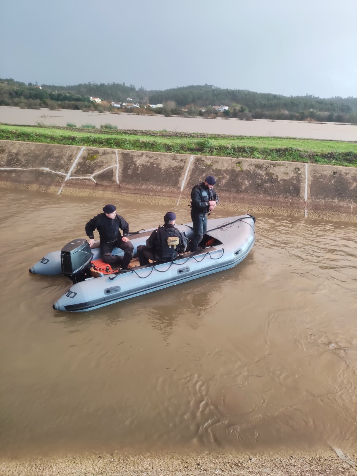Marinha Portuguesa mantém apoio à população afetada pela depressão Kristin na Região Centro