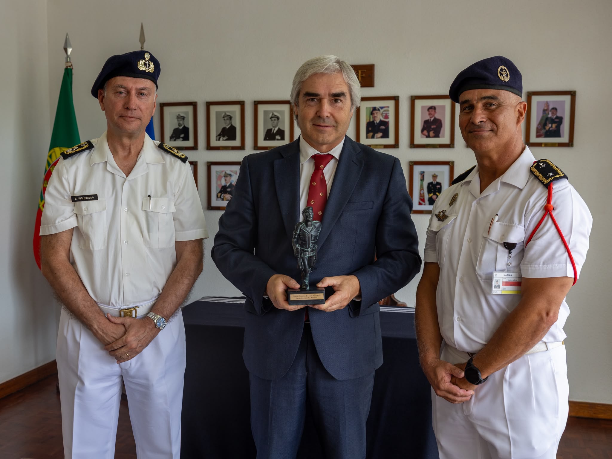 Ministro da Defesa visita Corpo de Fuzileiros