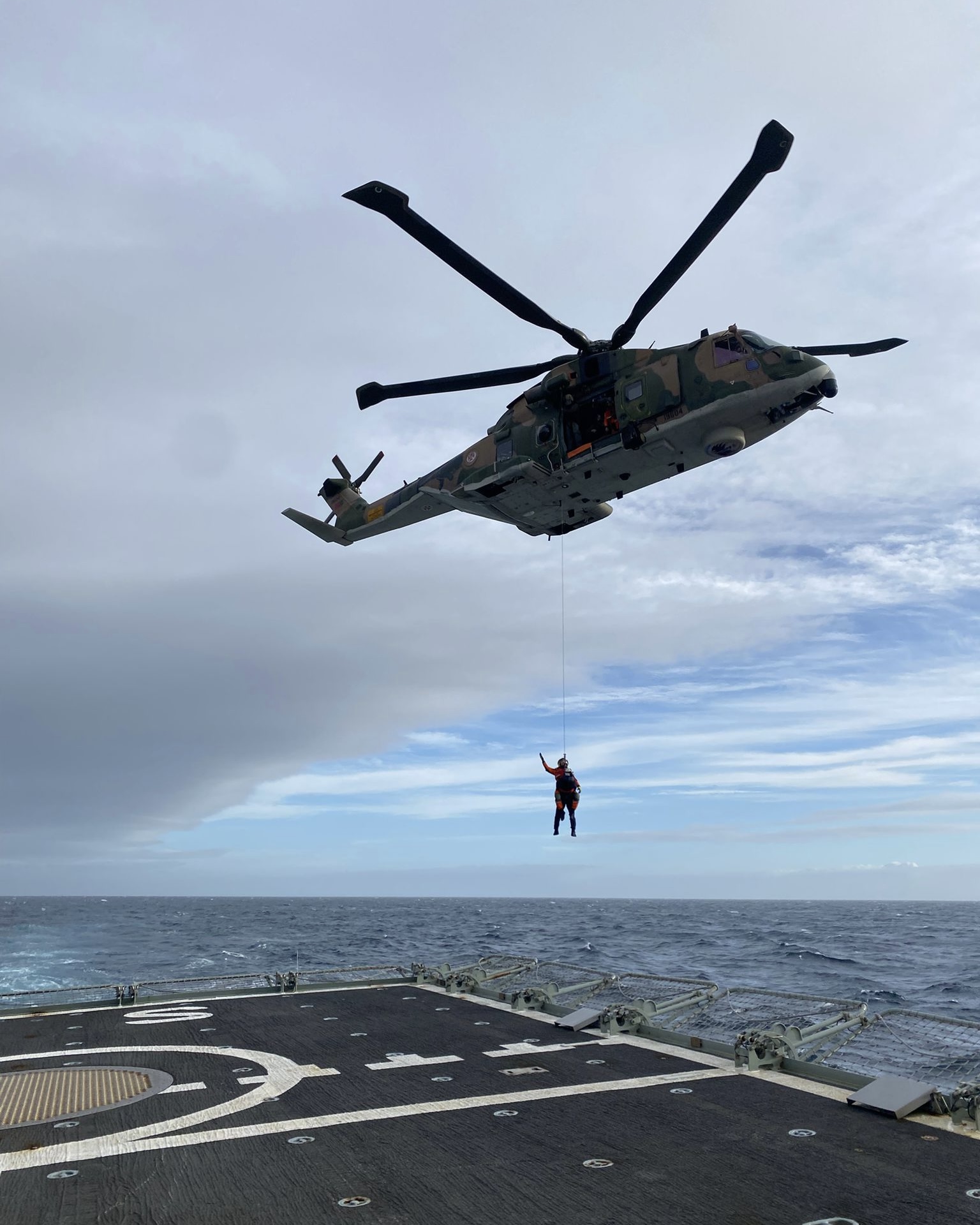 Marinha e Força Aérea realizam exercício de salvamento nos Açores