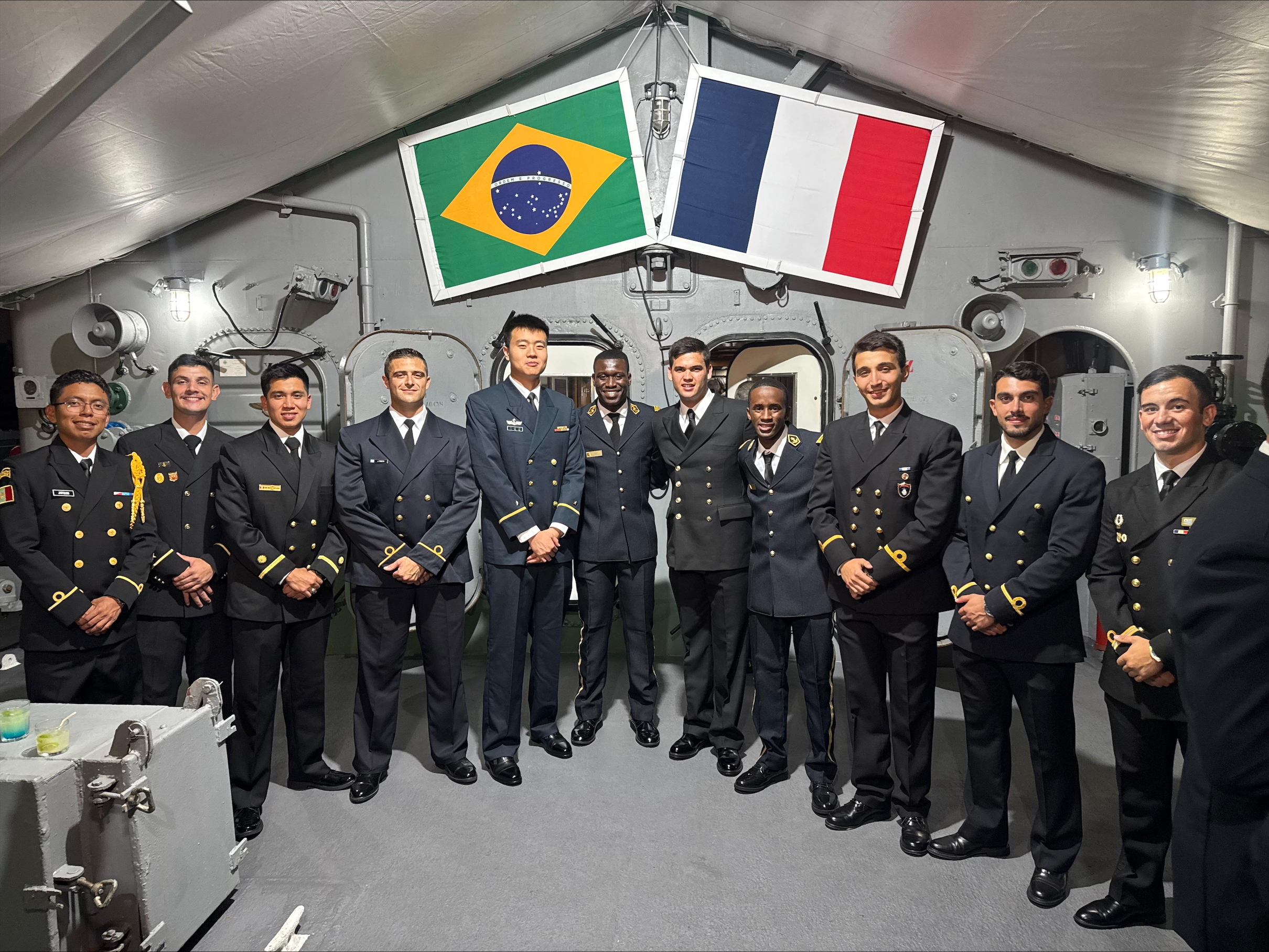 Militar da Marinha embarca em Navio-Escola Brasil