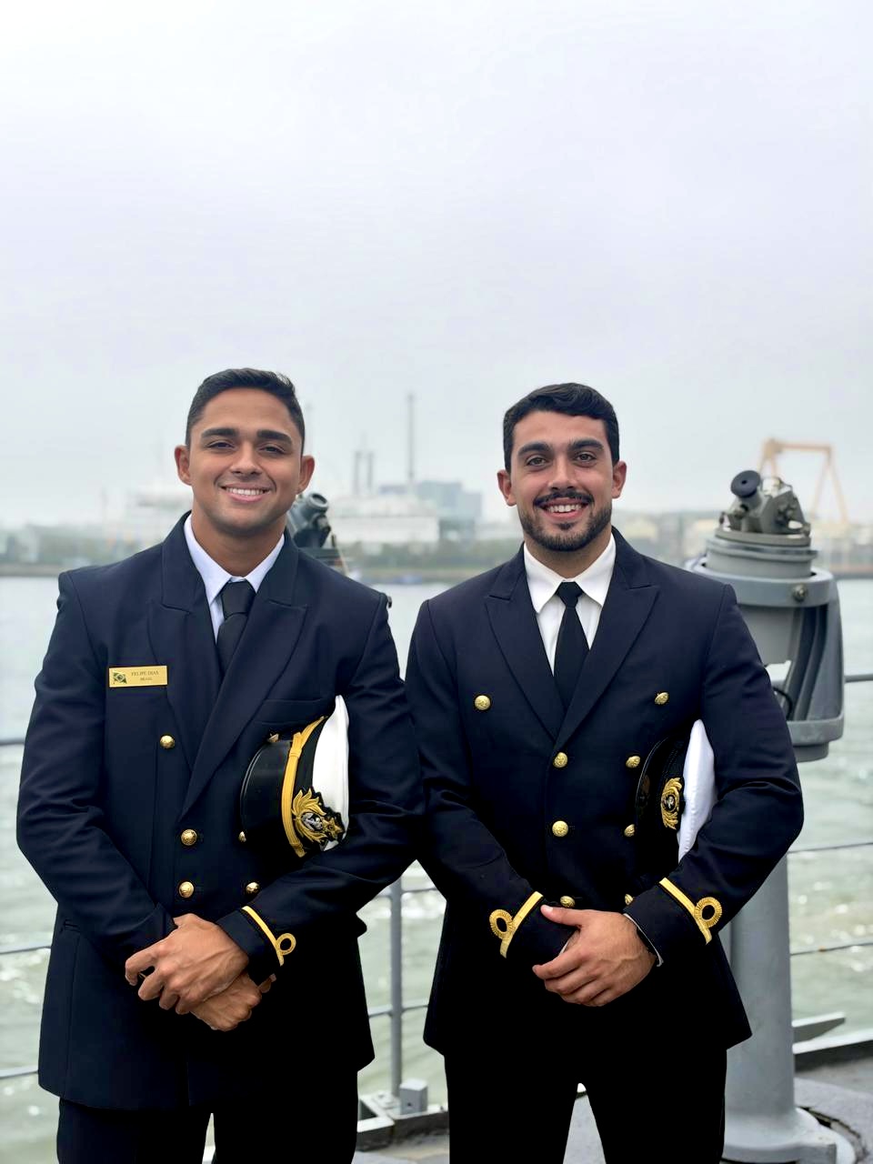 Militar da Marinha embarca em Navio-Escola Brasil