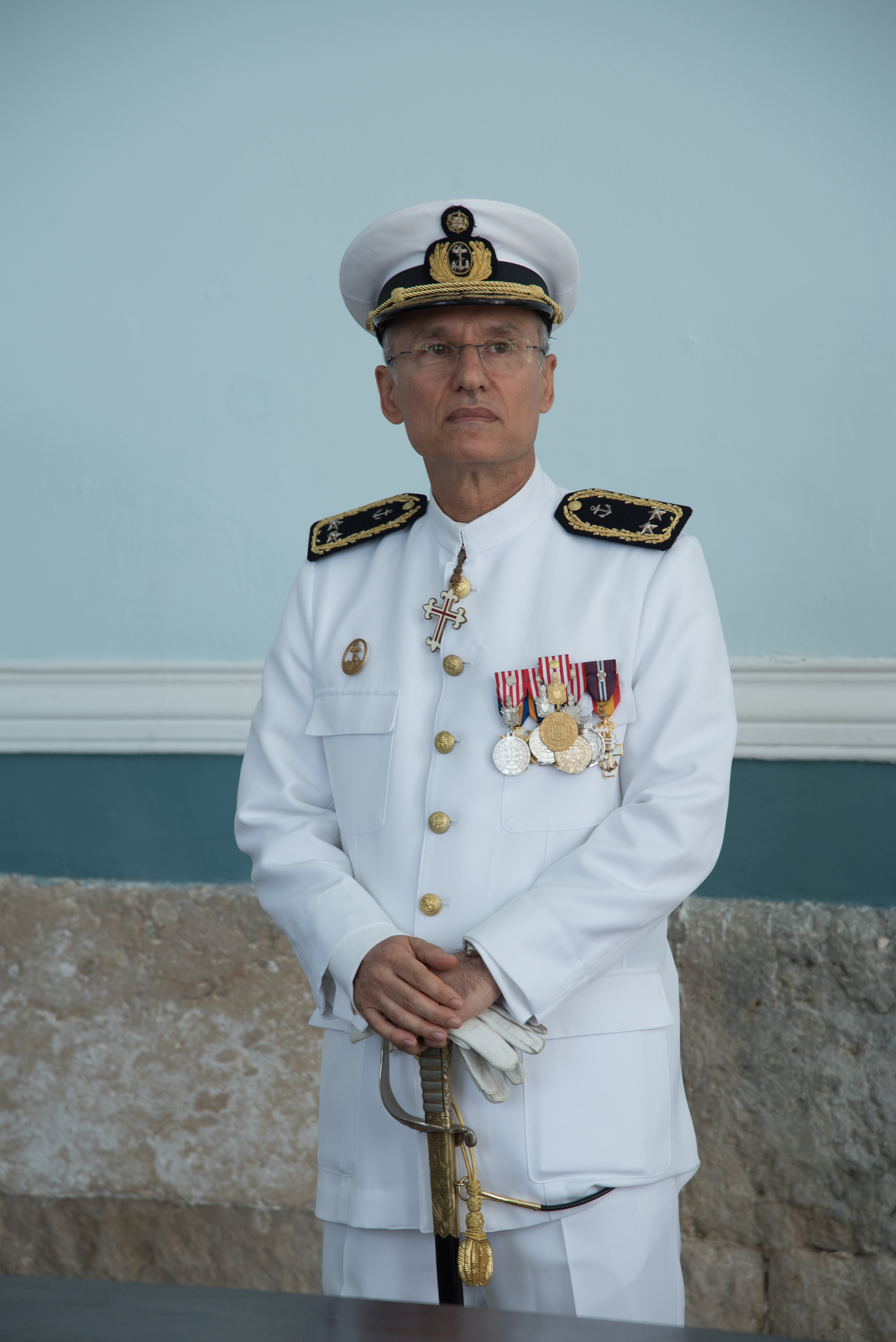O Contra-Almirante António Coelho Cândido tomou hoje posse como Superintendente do Material.