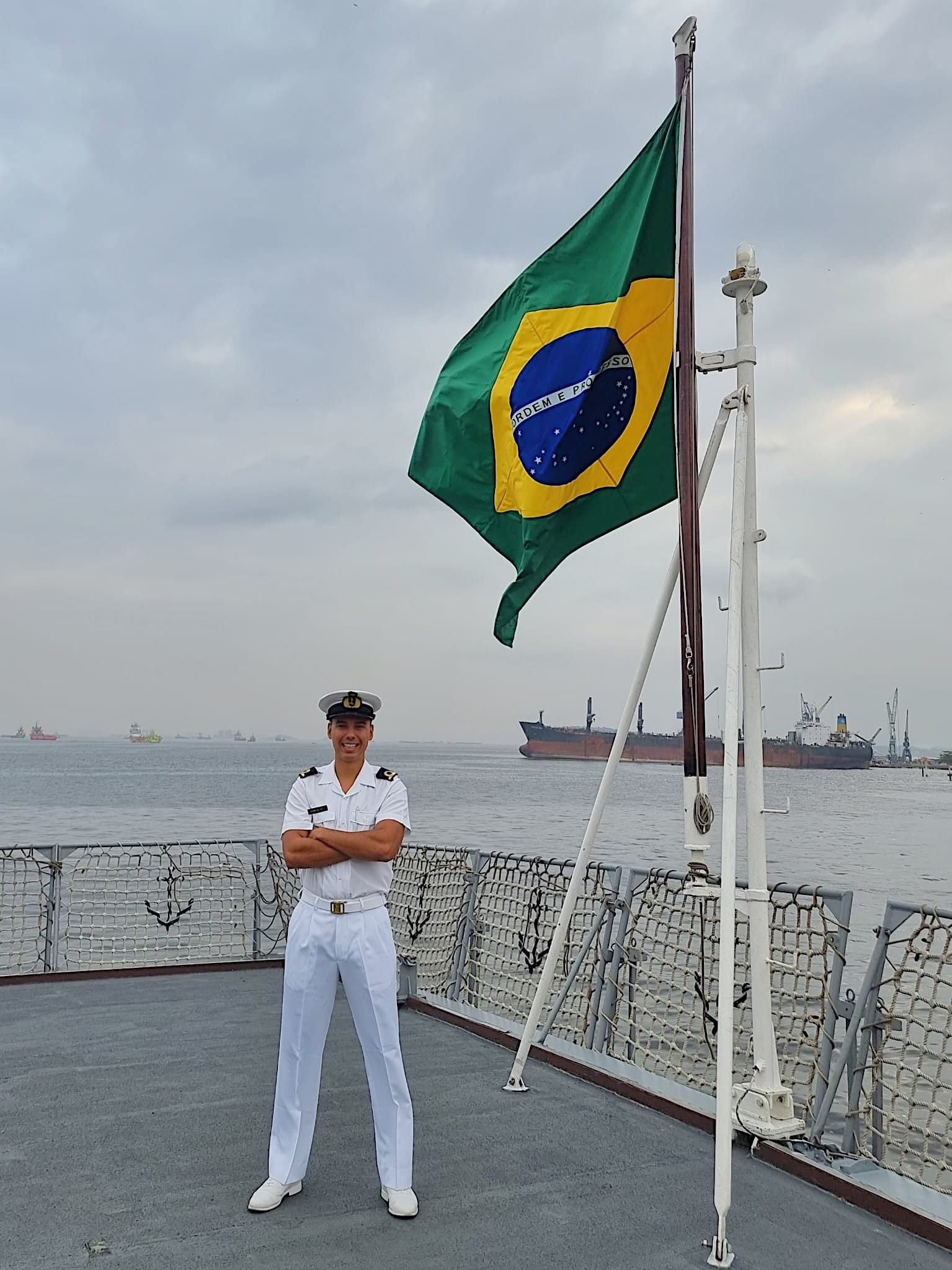 Militar da Marinha Portuguesa embarca no Navio-Escola da Marinha do Brasil