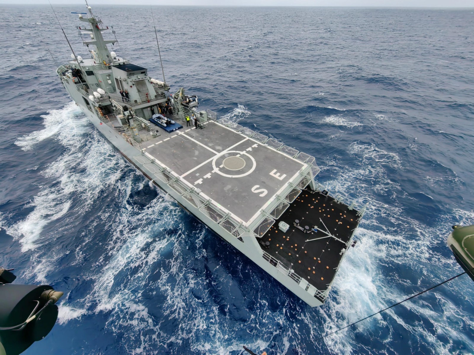  Fotografia de navio com perspetiva de cima 