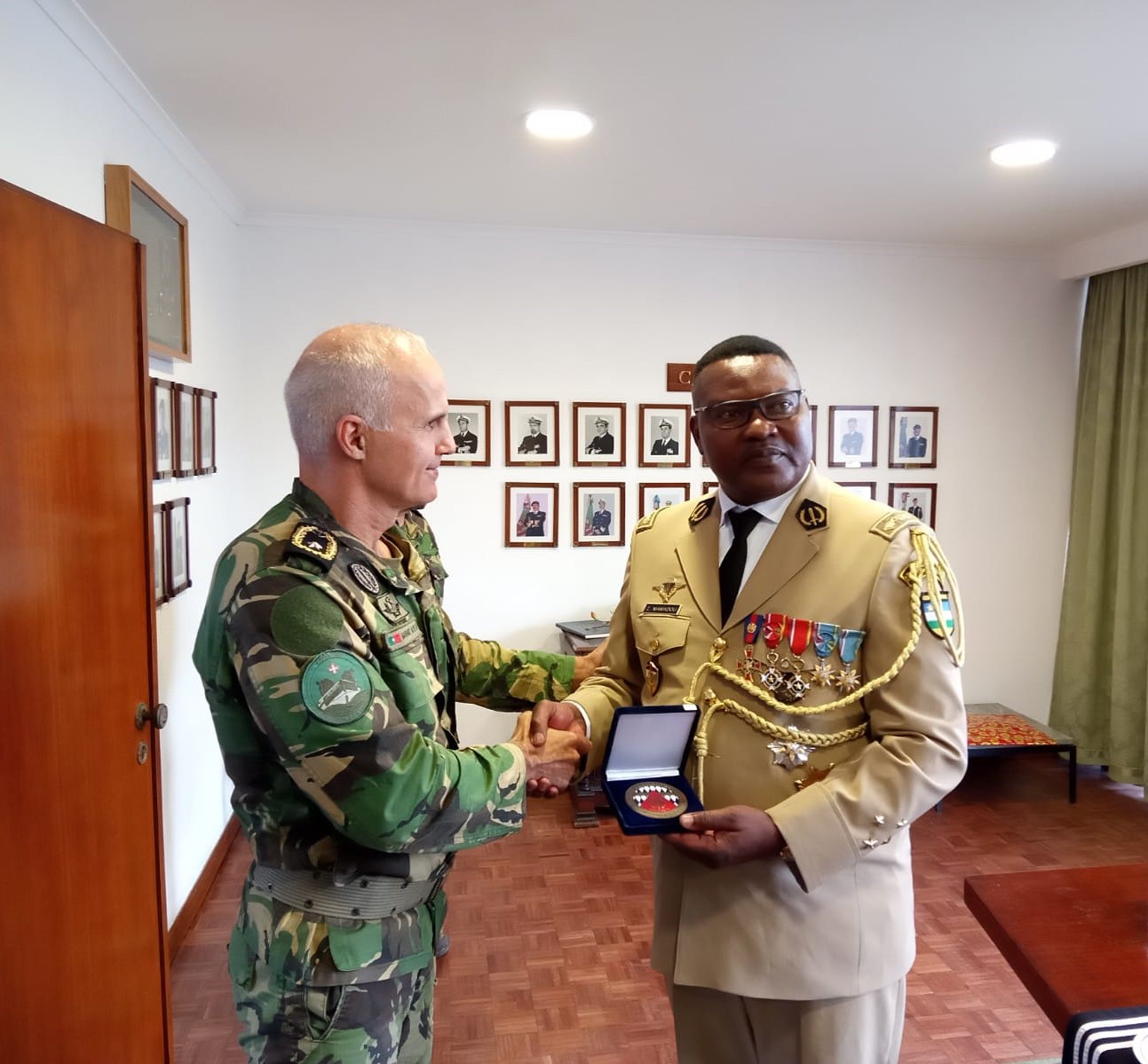 Corpo de Fuzileiros recebe visita de Chefe militar da República Centro Africana