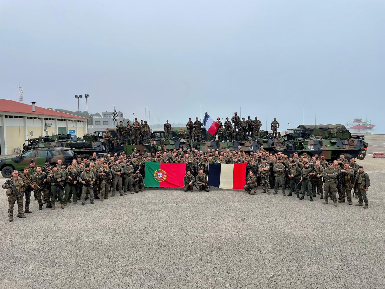 Fuzileiros Portugueses  com militares Franceses