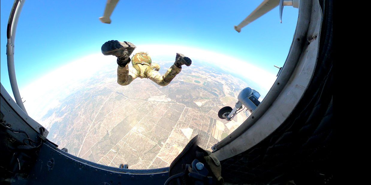 Helicóptero da Marinha realiza missão histórica 