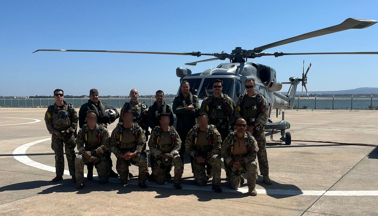 Helicóptero da Marinha realiza missão histórica 